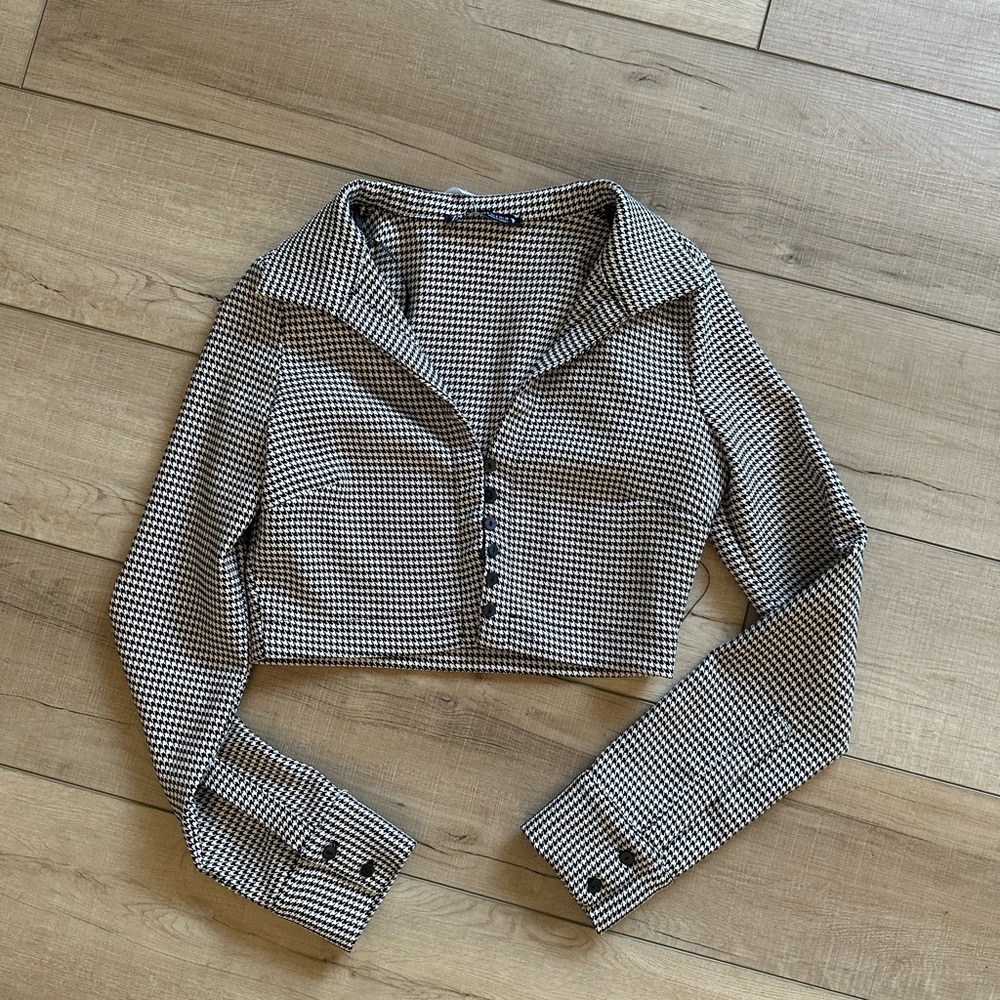 Zara Gray Button Down Crop Top with Notched Collar